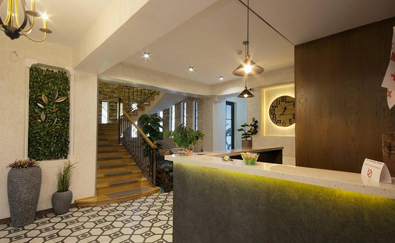 2 სტუმარზე ნომრები საუზმით თბილისის სასტუმროში